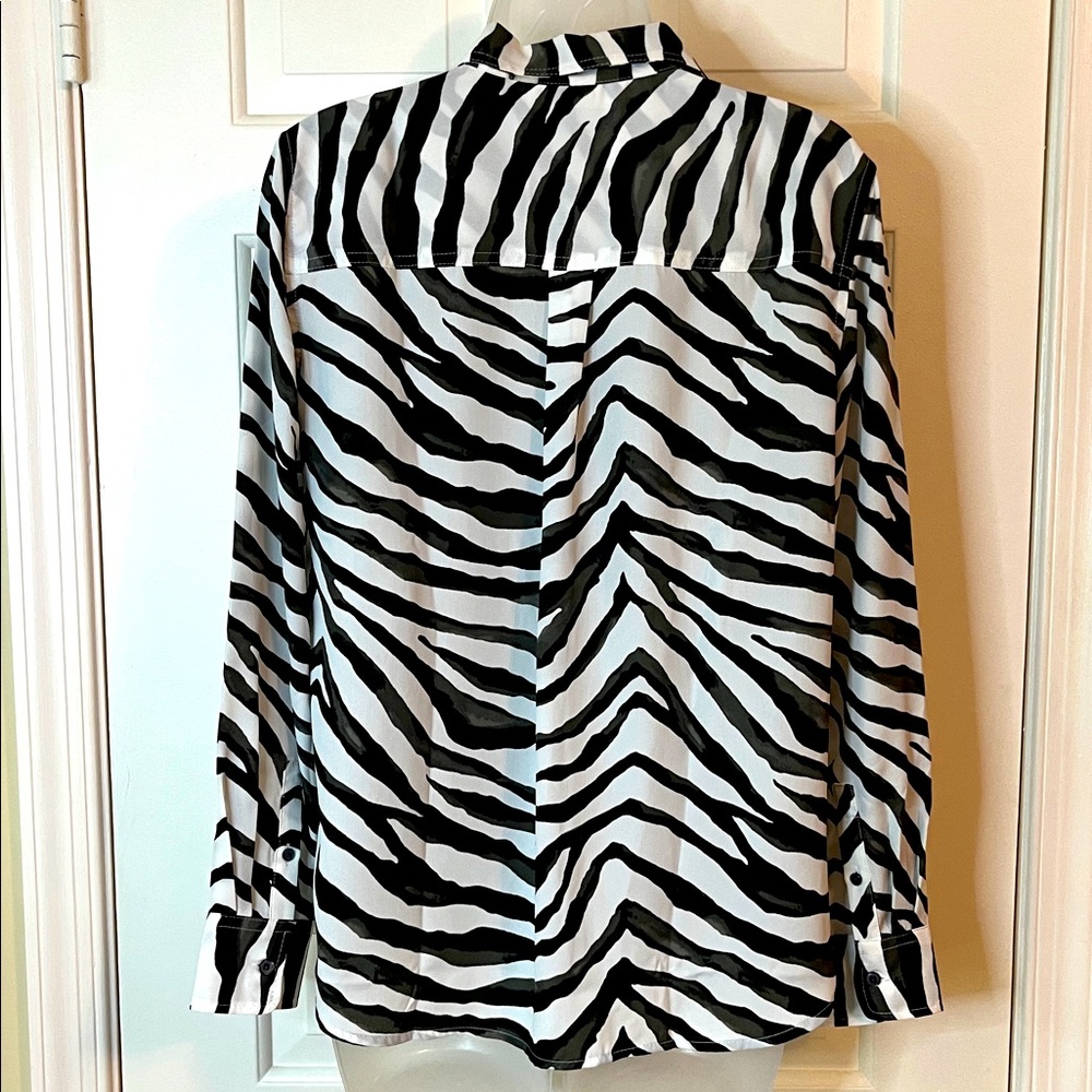 🌻Banana Republic Dylan classic fit, zebra button down long sleeve button cuff, M - Picture 7 of 11